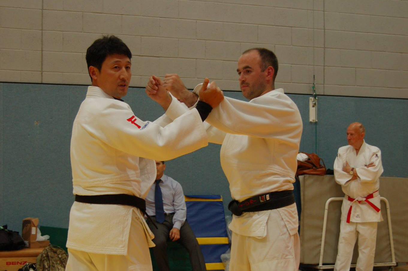 Jeon Ki Young and Gordon McCathie demonstrating judo